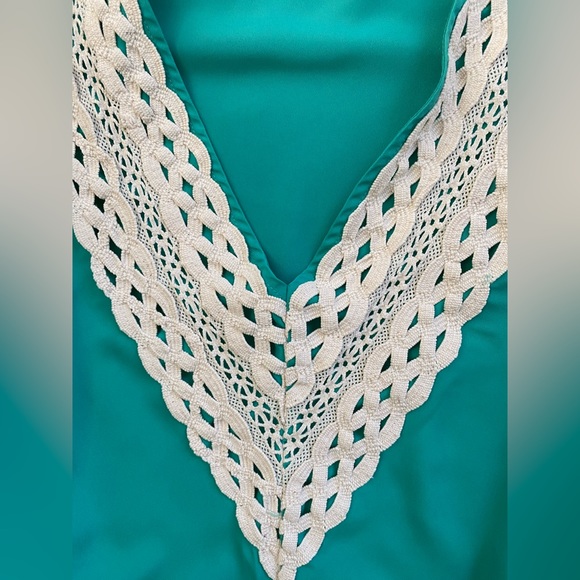 Collective Concepts woman’s lace and teal top - Picture 2 of 5